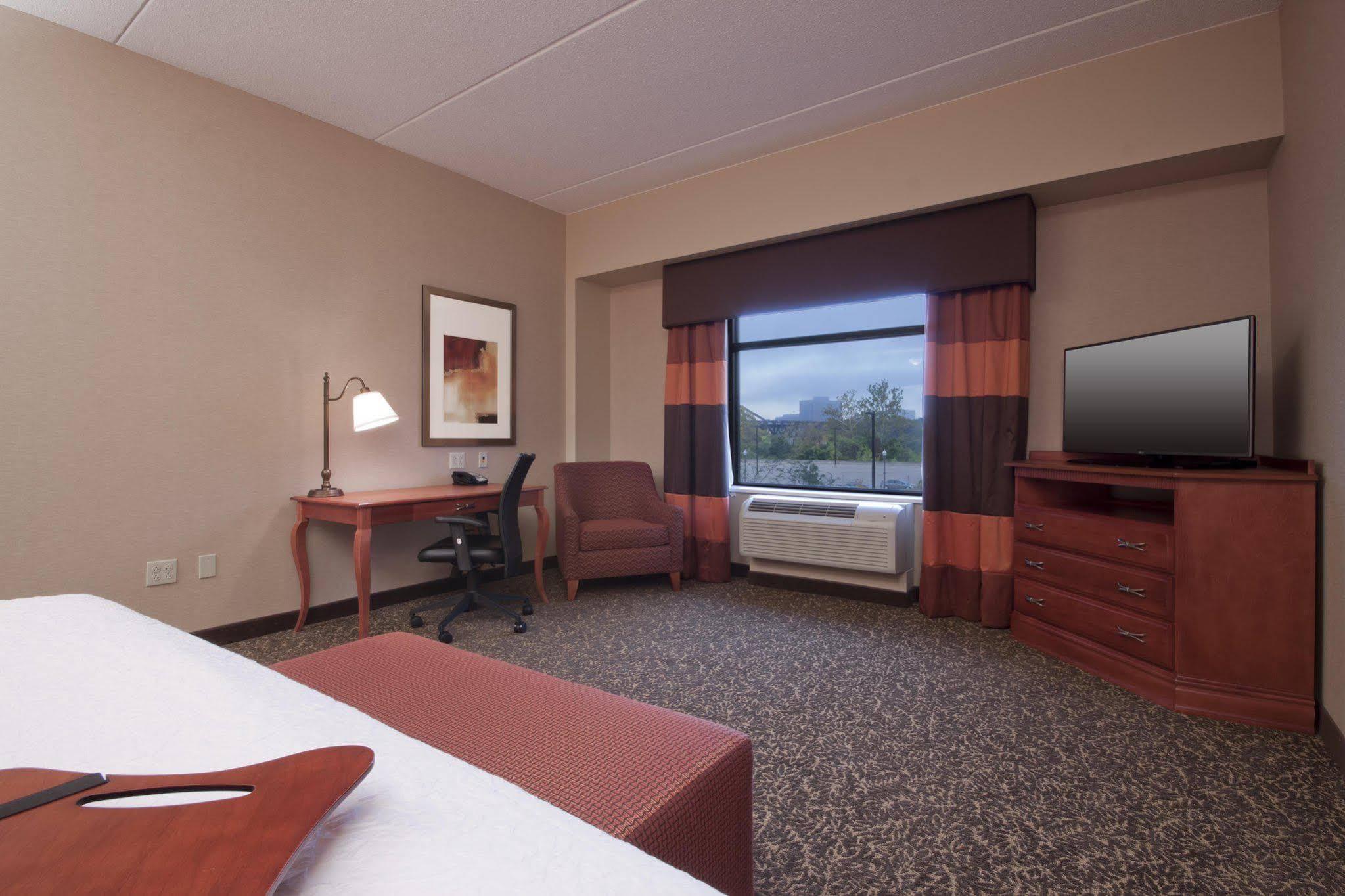 Hampton Inn & Suites Pittsburgh Downtown Екстериор снимка