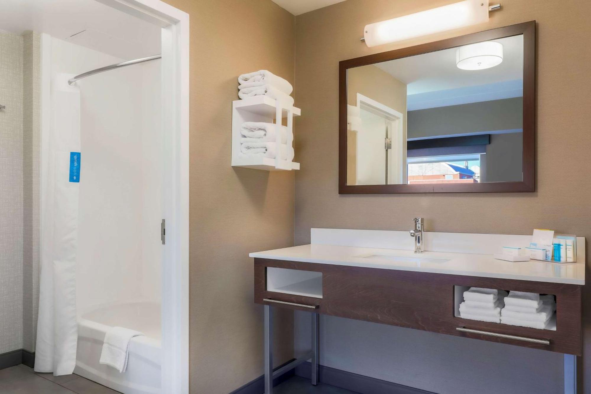 Hampton Inn & Suites Pittsburgh Downtown Екстериор снимка