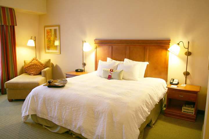 Hampton Inn & Suites Pittsburgh Downtown Стая снимка